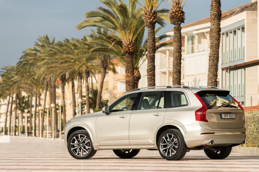  Volvo XC90 D5 Momentum 2015 года  (фото 9 из 26)